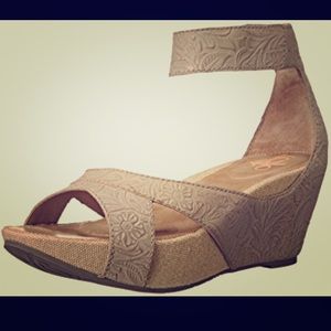 OTBT Hobart Grey Powder Leather Wedges 9