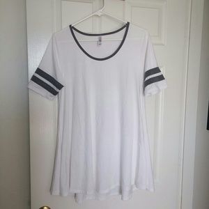 LuLaRoe Perfect T, size small