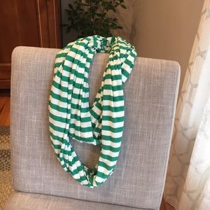 Kelly green white scarf ☘️