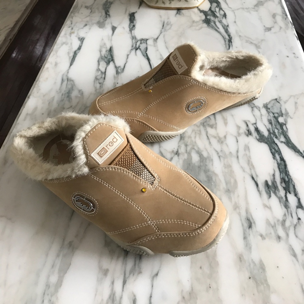 *like new* "Red" slip on sneaker w faux fur trim
