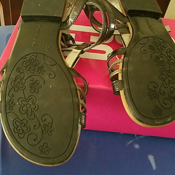 Sandals - Picture 2 of 3