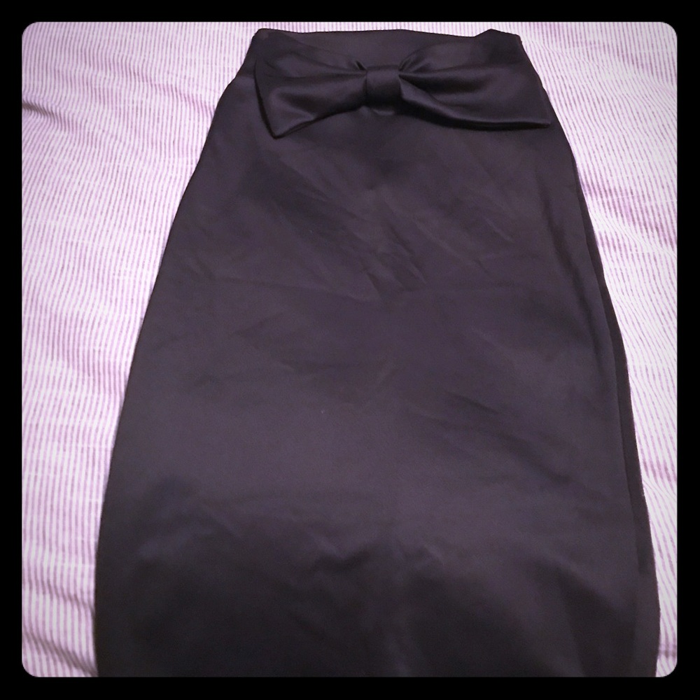 NWT black pencil skirt with bow detail