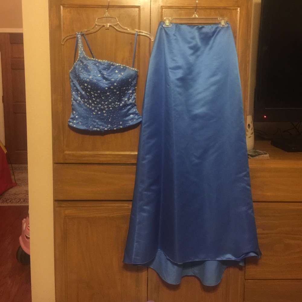 Women's Size 6 Royal Blue Formal Gown / Prom Dress