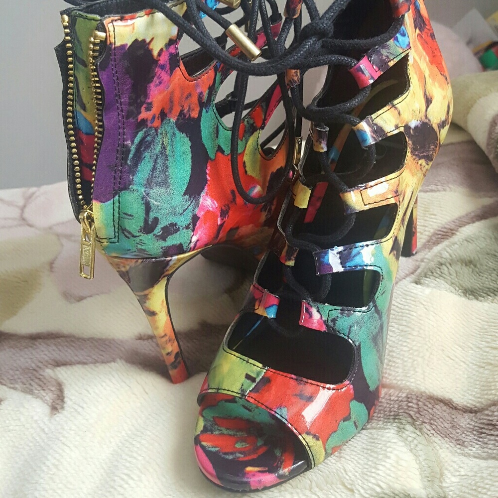 Size 7 Shi heals