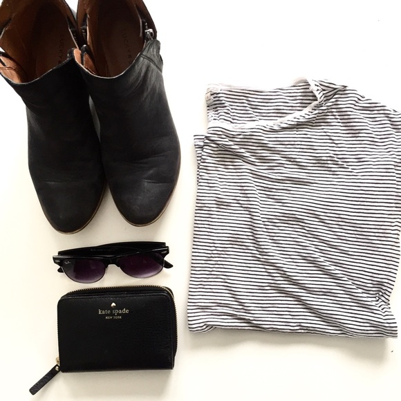 GAP Tops - 💋BOGO FREE💋GAP black and white striped shirt