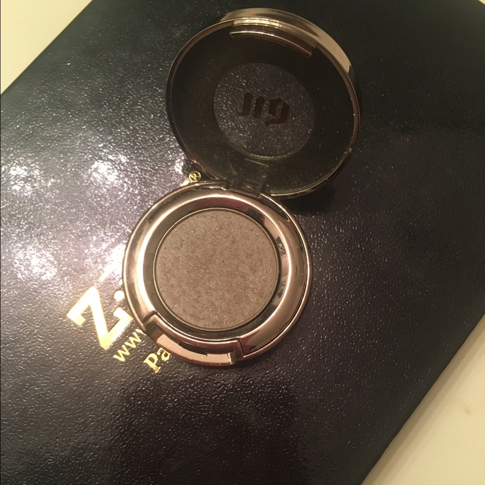 Urban Decay Eyeshadow Bust