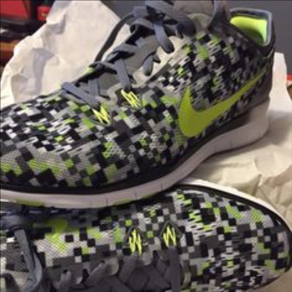🚨SOLD🚨💕Nike Women Free 5.0 Training Shoe💕 - Picture 3 of 4