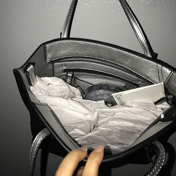 Kalvin Klein Tote SOLD 💥 - Picture 3 of 4
