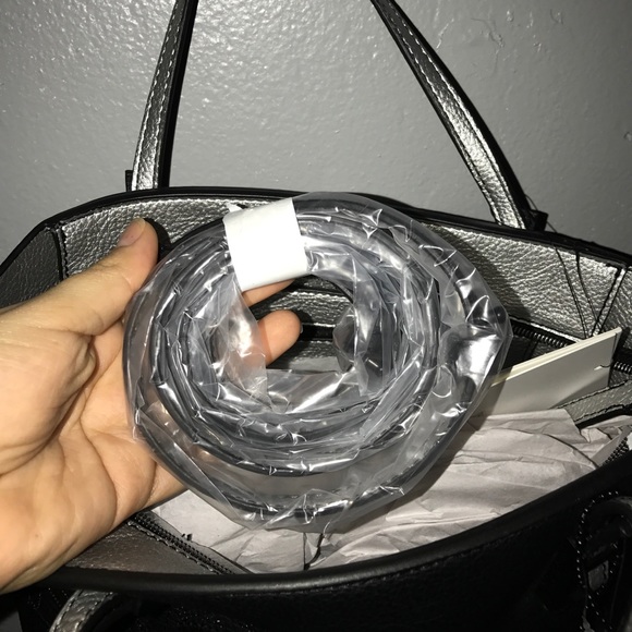 Kalvin Klein Tote SOLD 💥 - Picture 4 of 4