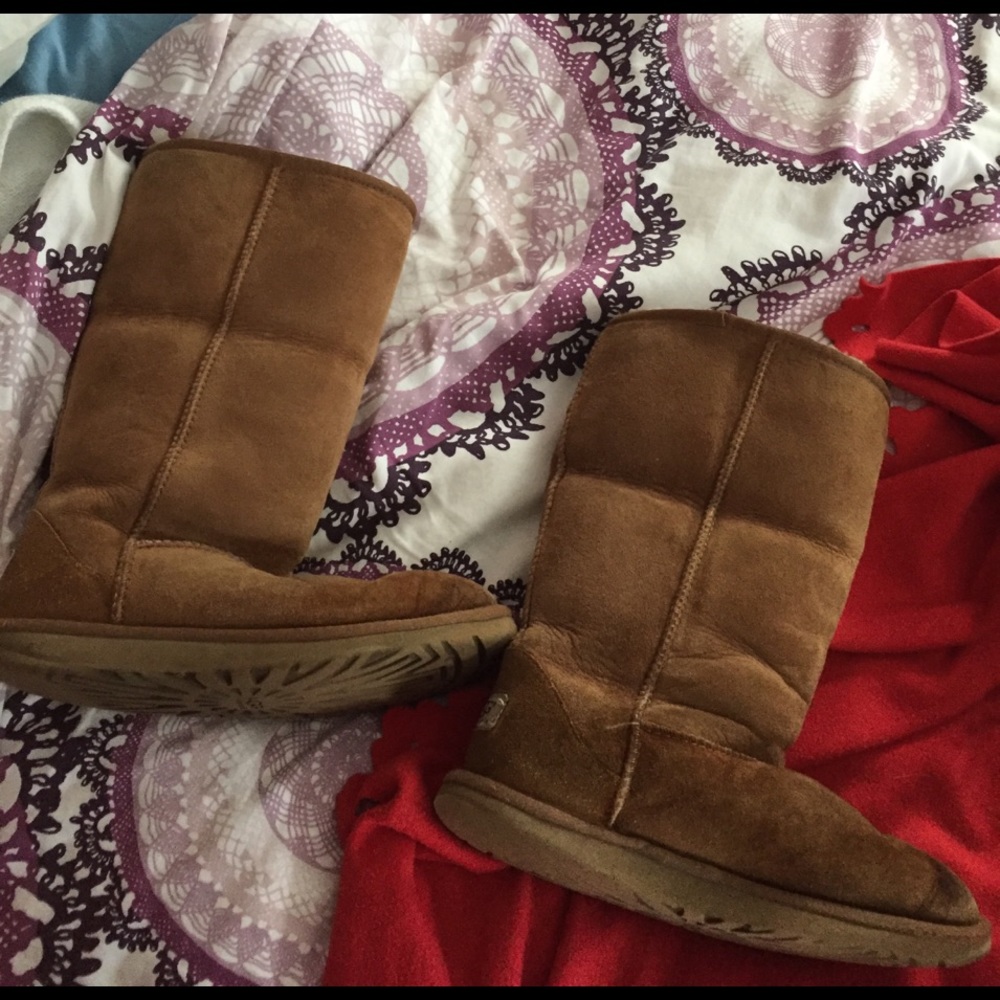 chestnut uggs!!! don't wear them anymore :)