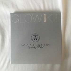 Anastasia Beverly Hills Gleam Glow Kit
