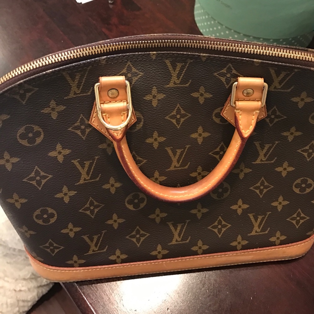 SOLD Louis Vuitton HandBag!!