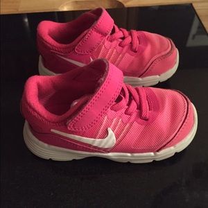 Baby Girl Nike. Sz 6 C