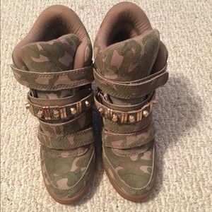 Aldo women's wedge sneakers size 8