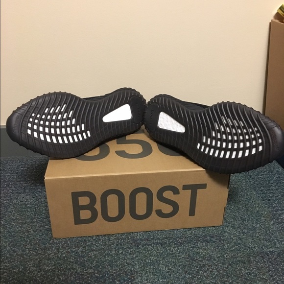 Adidas Yeezy Boost350 v2 size 10.5 with receipt