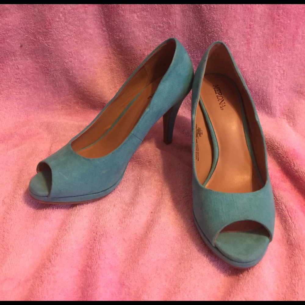 Size 6 1/2 teal suede stilettos