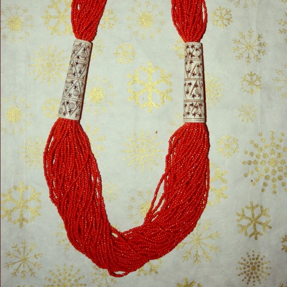 Very elegant and gorgeous beads necklace.