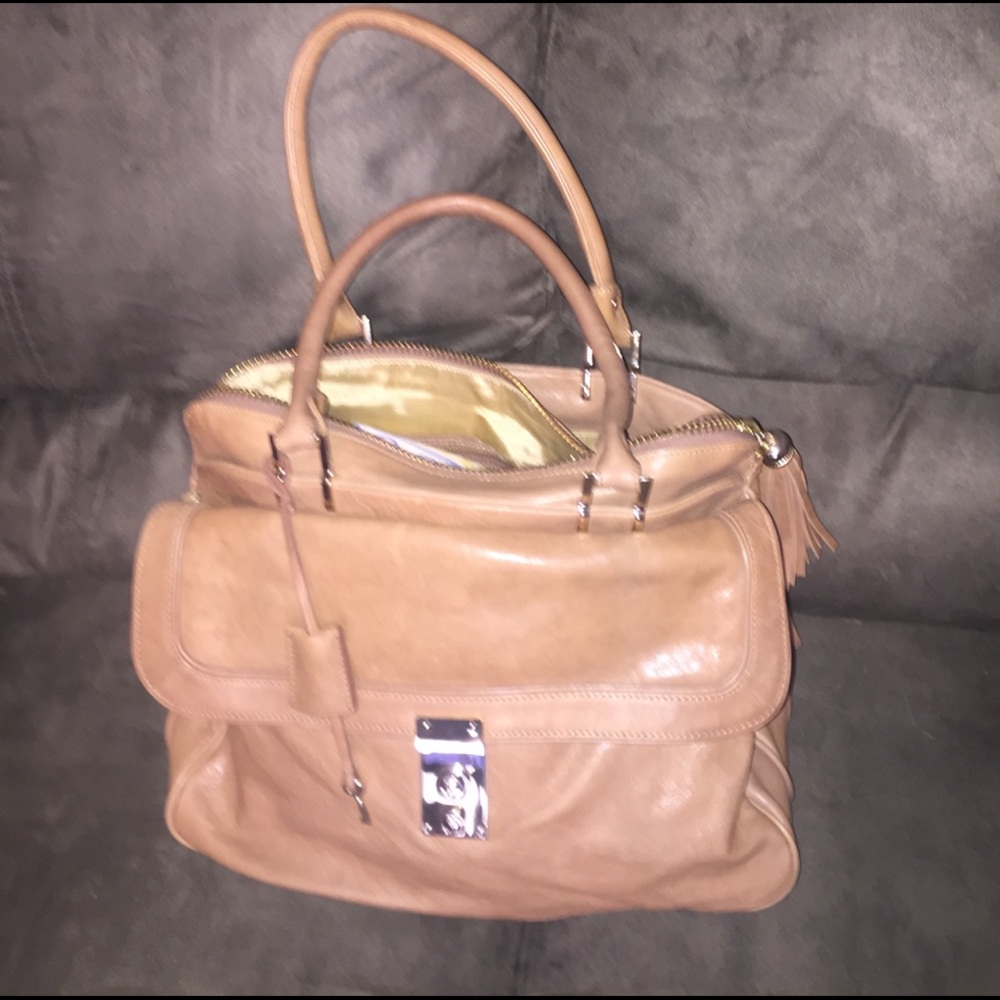 Authentic Tre Vero 💯 % lamb leather Hobo satchel