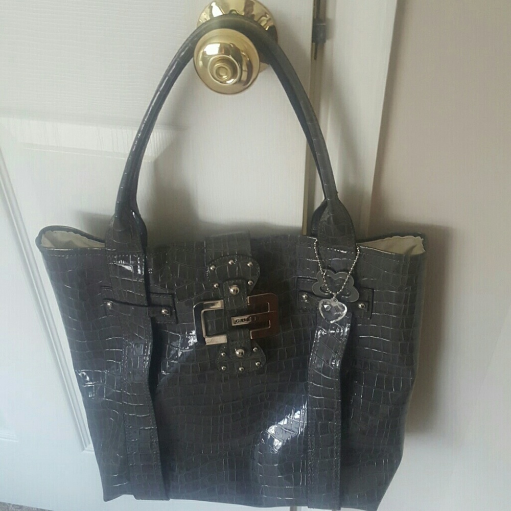 NWOT  GRAY patent Guess tote