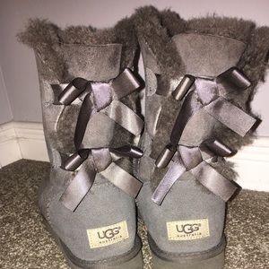 Classic Bailey Bow Uggs | Like New!