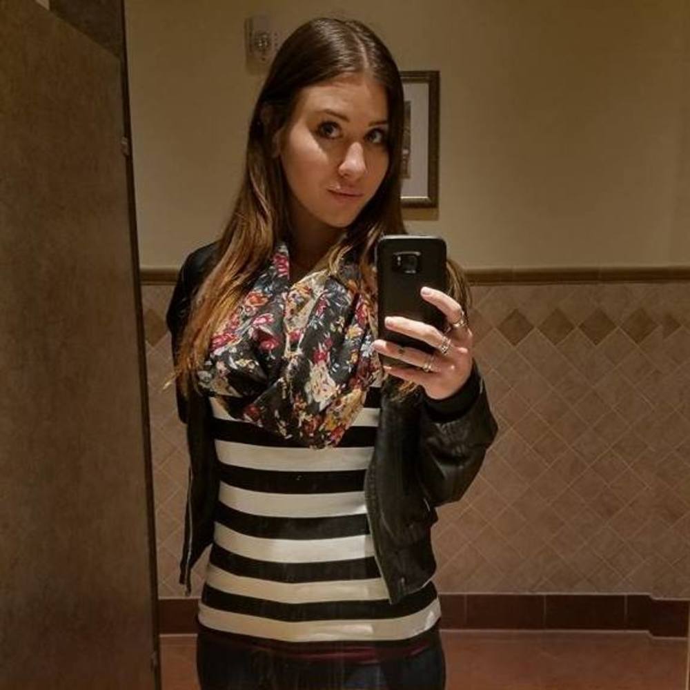 Meet your Posher, Larissa