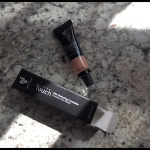 Younique Mineral Touch Concealer