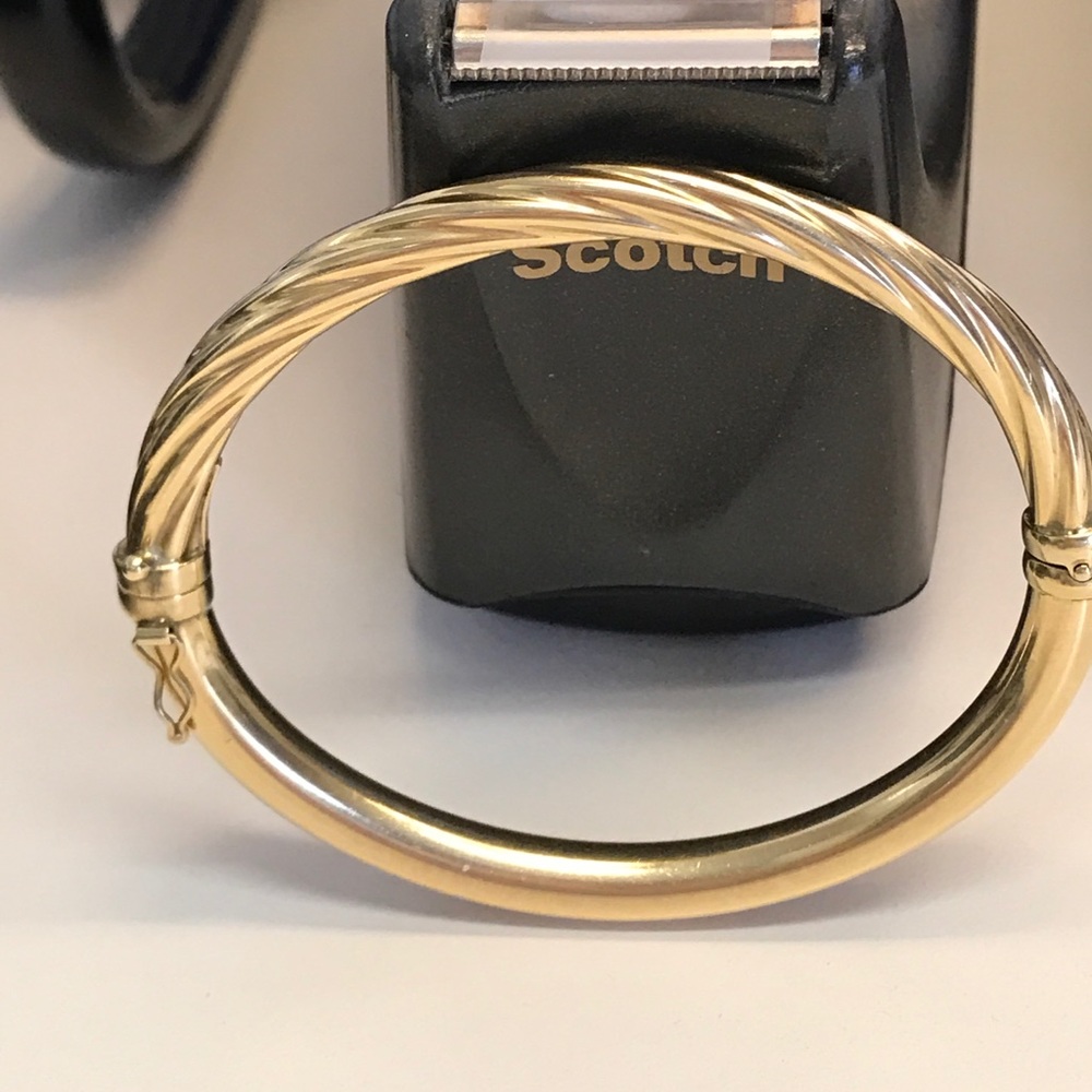 18K yellow gold bracelet. Fits small to medium arm
