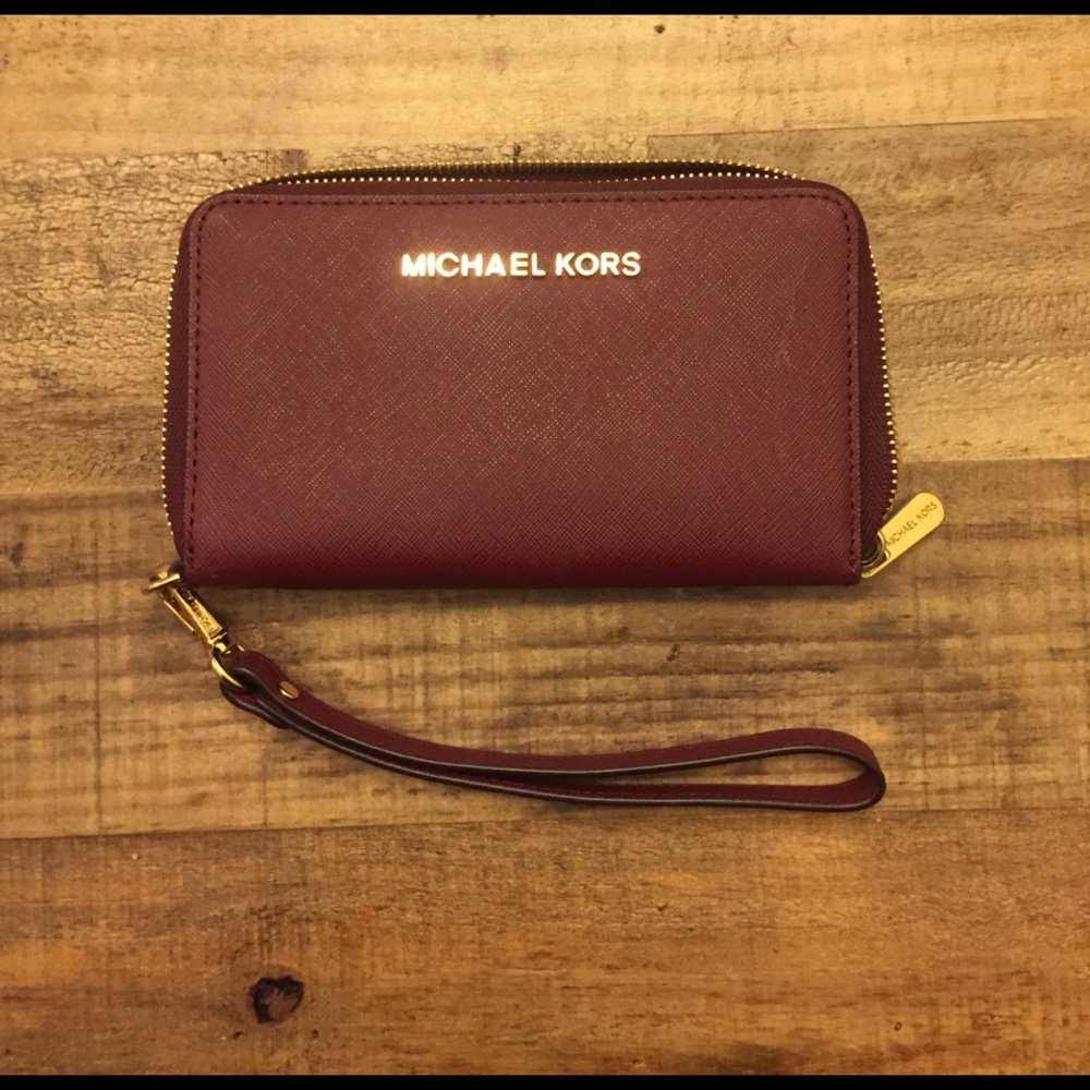 Michael Kors Mercer Leather Smartphone Wristlet