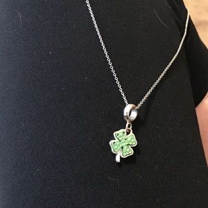 Clover green stones pendent with necklace