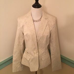 SUIT COAT SIZE MEDIUM WOMENS.