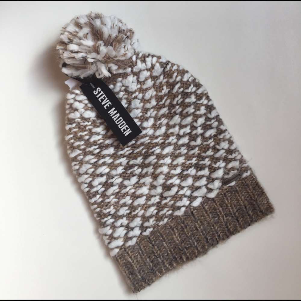 New with tags STEVE MADDEN Pom Pom hat