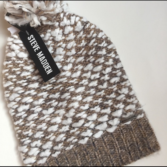 New with tags STEVE MADDEN Pom Pom hat - Picture 2 of 2