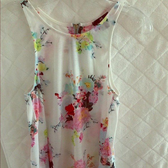 SOLD 🚫🚫🚫H&M Floral Tank Size 2 (XS) - Picture 1 of 3