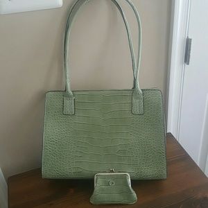 Nearly New Tommy Hilfiger purse with matching chan