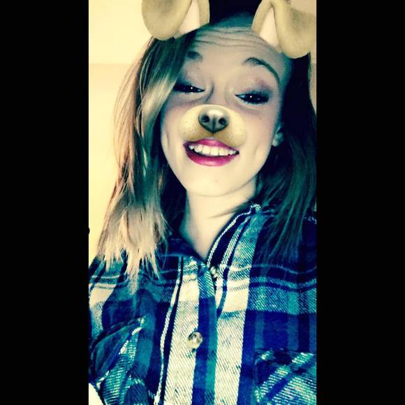 Meet your Posher, Emily - Picture 1 of 1