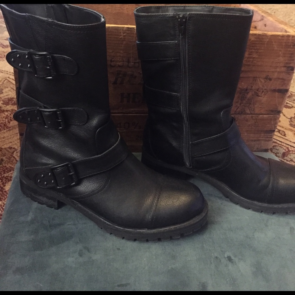 Women's Guess boots
