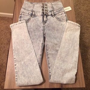 Cute High Waisted Faded Jeans
