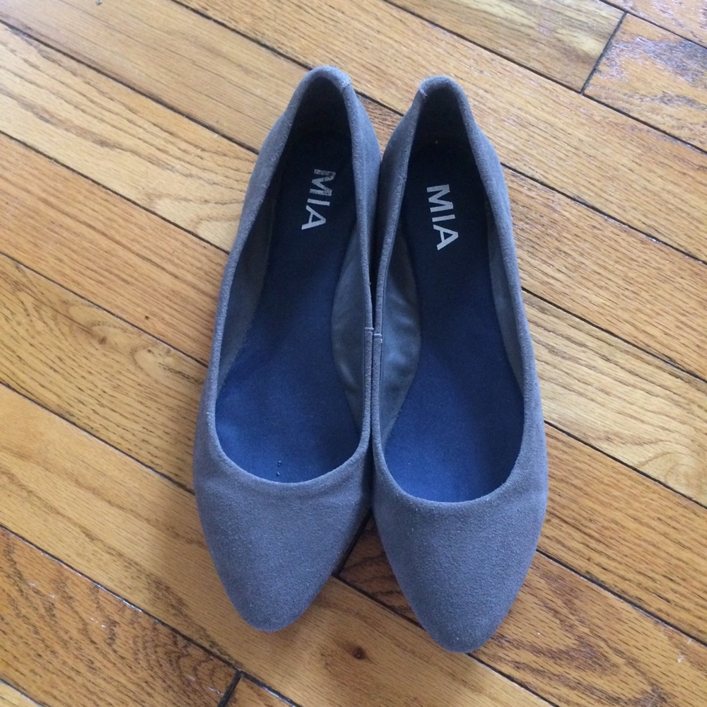 **Alternate location** Grey MIA flats