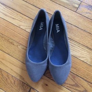 **Alternate location** Grey MIA flats