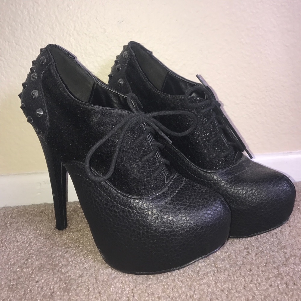 Edgy black stilettos