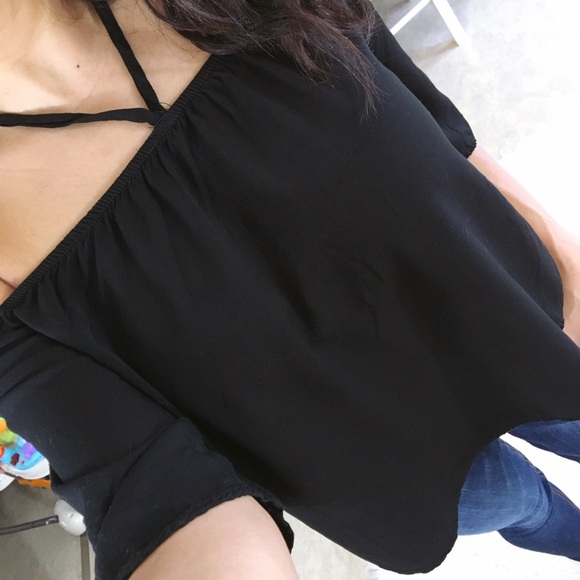 LAST• Black Off the shoulder top - Picture 5 of 6