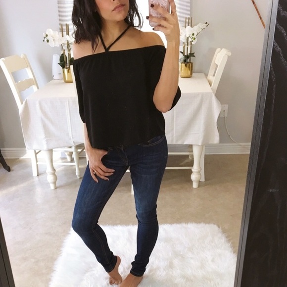 fohxx Tops - LAST• Black Off the shoulder top