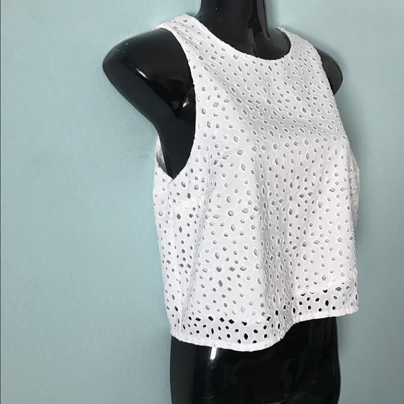 Adorable white top. Hits right at hip. Perfect cd. - Picture 3 of 3