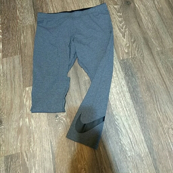 Nike Pants - Hold Reduced Nike Capri nwt