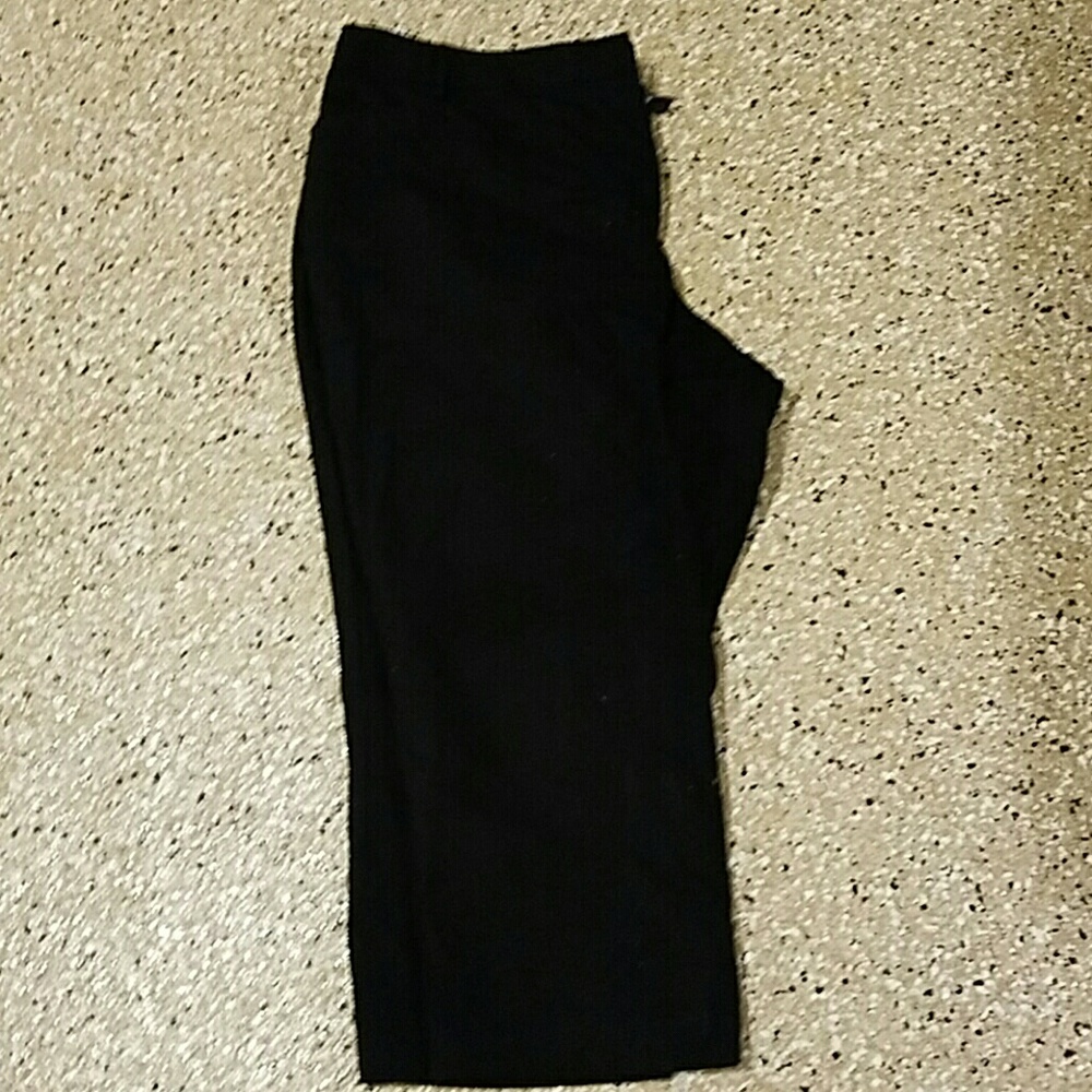 💥Closet closing 💥EUC cropped dress pants