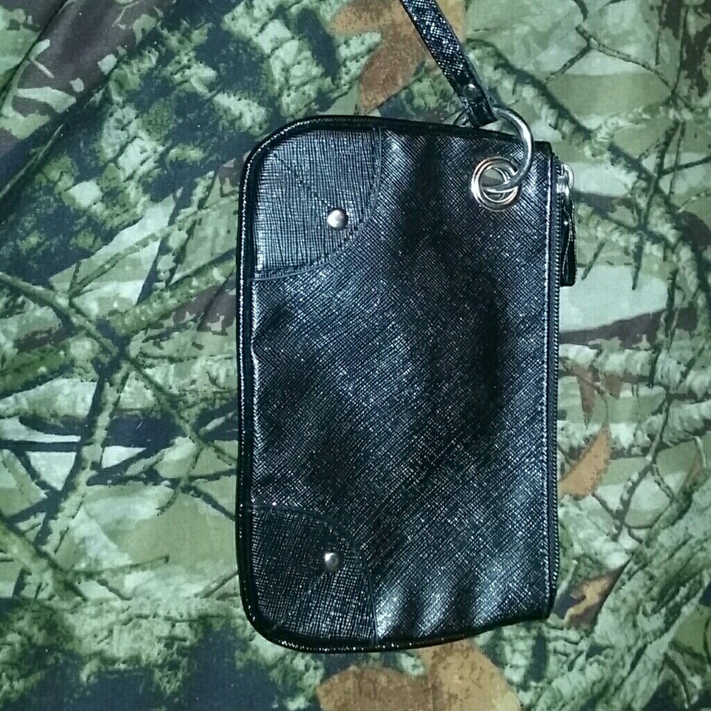 Black wristlet