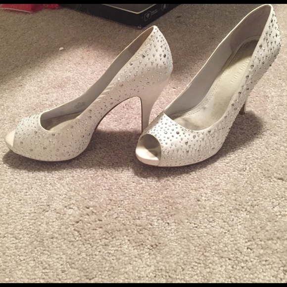 Gianni Bini Shoes - White Gianni Bini silver studded heels❤