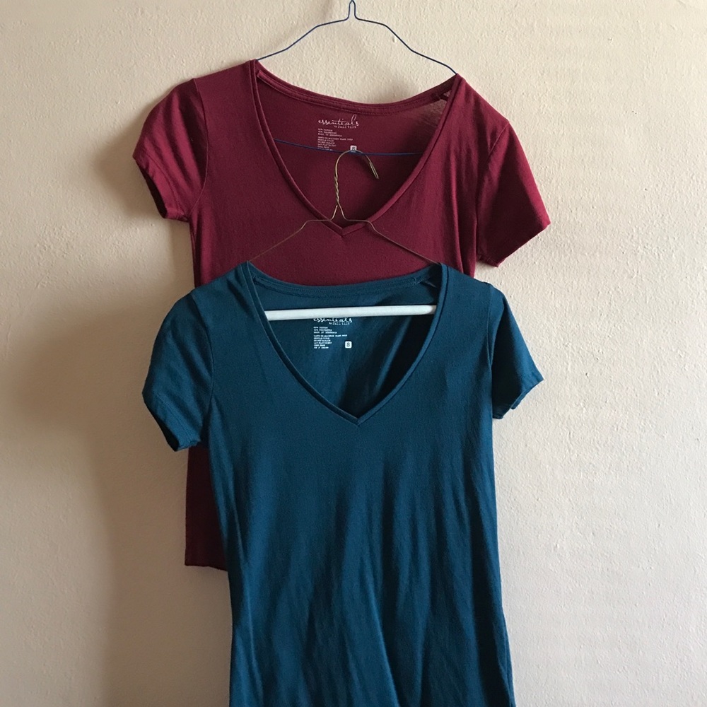 Lot of 2 Basic V-Neck Tees by full tilt ❤️💙