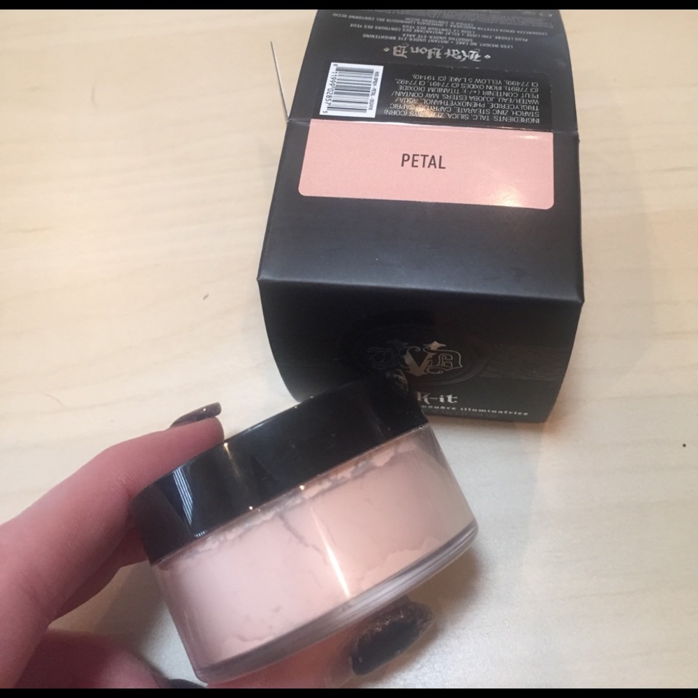 KAT VON D Lock it eye brightening powder in PEDAL