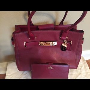 Coach handbag w matching wallet